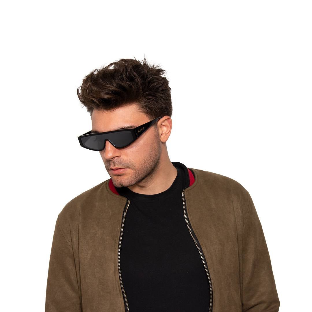 Lunettes de soleil unisexes TRAP KL0043 – monture noire brille, verres miroirs noirs, UV catégorie 3 - Jintashop